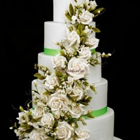 5 Tiers Green And White Cake About 30Kg All Flowers Are Sugar 5 tiers green and white cake, about 30kg. All flowers are sugar.