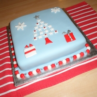 Xtmas Cake I saw a beautiful cake by patisseriejaja and tried to do my version of it. It didn't come out as nice.TFL
