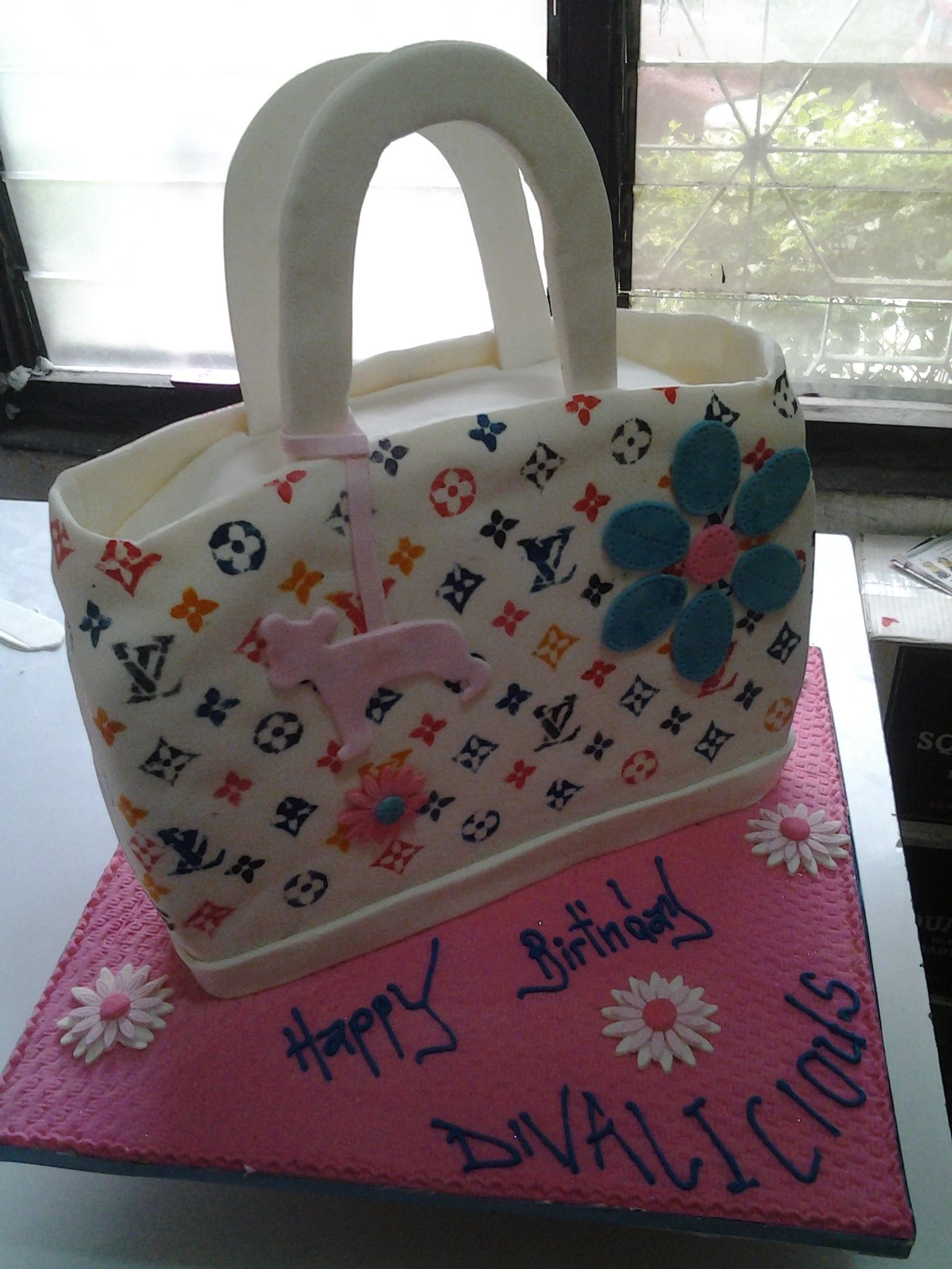 Made This Lv Cake For A Client Looked It And Said It Would B A Nice Fit 4 Summer Made this lv cake for a client. Looked @ it and said 'it would b a nice fit 4 summer'