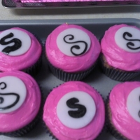 Monogram S's Spiced peach cobbler cupcakes with cinnamon cream cheese frosting fondant decorations