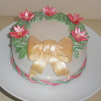 Frosted Holly And Golden Bow.. 6inch Traditional Christmas Cake with fondant accents and bow...Merry christmas everyone!!