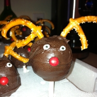 Reindeer Cake Pops Saw these on Pinterest made by the awesome Bakerella.