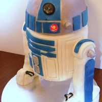 R2D2 I am a huge Star Wars fan and it only seemed fitting that I do this cake as my first 3D cake, especially since I am also making a life size...