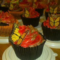 Cupcakes For My Friends Wedding Party my friend requested me to make cupcakes for her wedding party as a wedding favour. she wants it in autumn colours with a butterfly per cake...