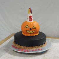 1322977556.jpg Bottom layer is chocolate and top layer is wasc, black and orange buttercream.
