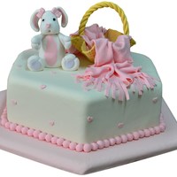 Conejto C/canasta torta en masa elastica con los accesorios alusivos elaborados en azucar