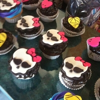 Monster High Monster high skull & hearts made from fondant