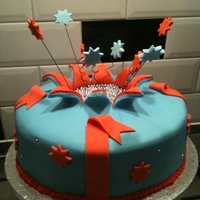 Exploding Cake Vanilla sponge covered in fondant