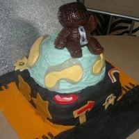Little Big Planet First attempt at a cake for someone other then my children! Back when I was still using icing sugar to roll the fondant and not Trex!