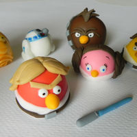 For The Birds Galactic irate birds...hand-modelled from fondant!
