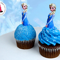 Frozen Princess Elsa Cupcakes These cupcakes are so simples. They are the perfect choice if you have a lot of kids to feed. Want to change it up? Instead of Elsa print...