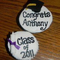 Graduation Cupcakes buttercream with fondant diploma and cap