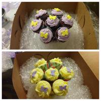 Cupcake Bouquets With Mini Cupcakes This is how I transport my cupcake bouquets. The bubble wrap keeps them snuggly in place.