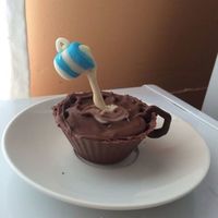 Gravity Defying Cupcakes Gravity defying cupcakes