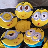 Minion Cupcakes Fondant Faces Minion Cupcakes Fondant faces