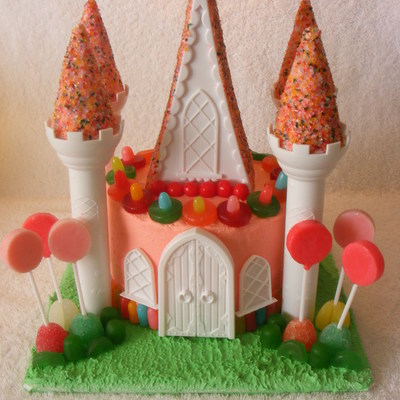 Candy Castle Cake Using The Wilton Castle Cake Set The Board Is Covered In Royal Icing And Then I Dabbed It With A Sponge For A Grassy Ef