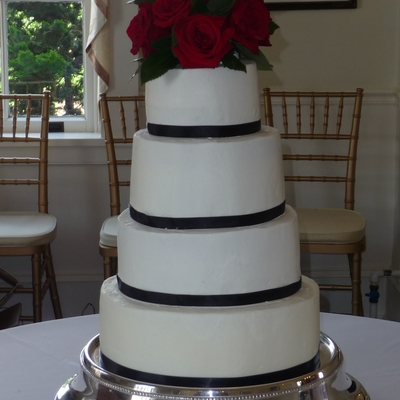 4 Tier Wedding Cake With Red Roses
