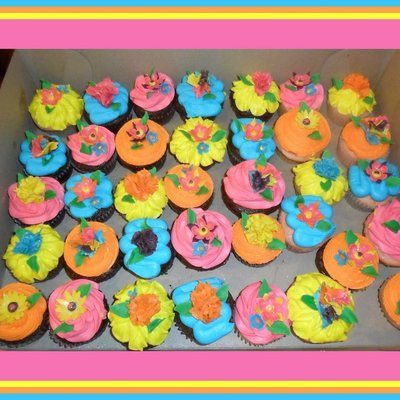 Mexican Fiesta Flower Cupcakes Fondant Flowers Made From Cutters And Hand Made Fondant Tissue Paper Flowers All Highlighted With Rainbow