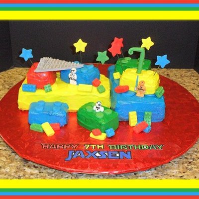 Lego Star Wars Two Loaf Pan Cakes And 6 Mini Loaf Pan Cakes Covered In Marshmallow Buttercream With Fondant Lego Dots Mini Fondant Legos