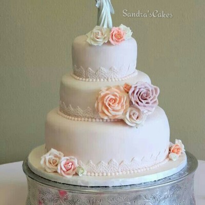 Vanilla Rum Cake Gumpaste Roses