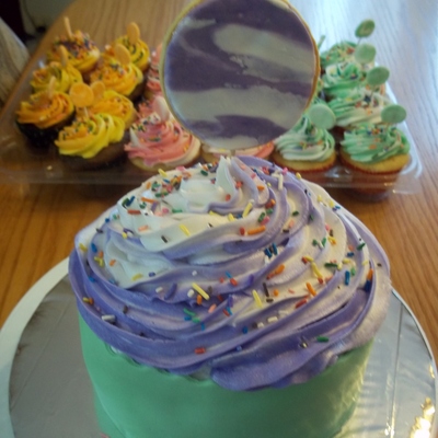 Giant Lillipop Cupcake Cake