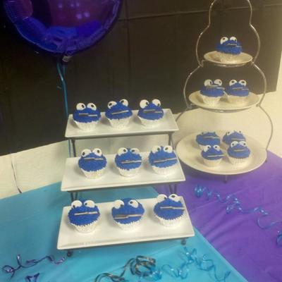 Cookie Monster Cupcakes With Combs Instead Of Cookies