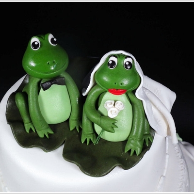 Frog Wedding Couple
