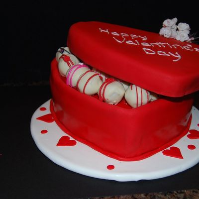 Valentines Day Chocolate Box (Cake)