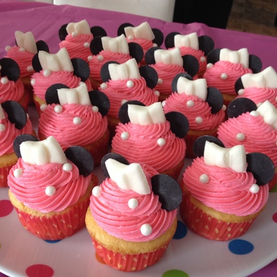 Minnie Mouse Birthday Cake And Cupcakes