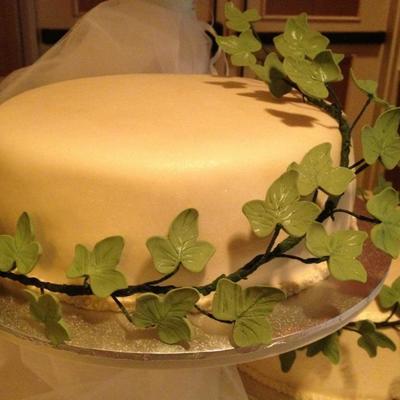 Gumpaste Ivy Vine.