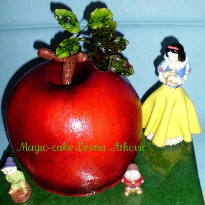 Snow White And The Apple