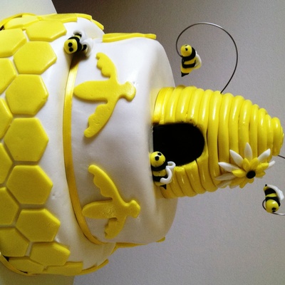 Bumble Bee Cake