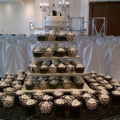 Black Amp White Wedding Cupcakes Amp Cake