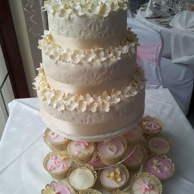 Wedding Cake And Cupcakes