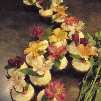 Fresh Flower Thanksgiving Cupcakes