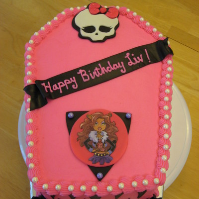Monster High Birthday Cake I Took A 12 Sheet Cake Cut In Half And Stacked It Then Carved Into Coffin Shape Skull If Fondant And Printe