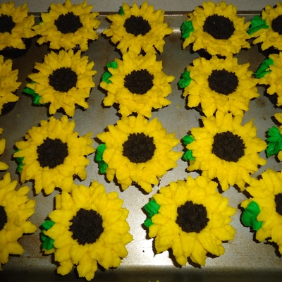 Mini Yellow Sunflower Cupcakes