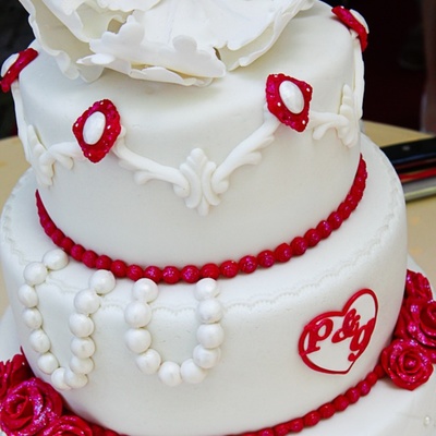 Lovely White And Pink Wedding Cake