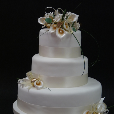 Cala Lily Wedding Cake