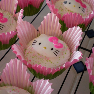 Hello Kitty Cupcakes