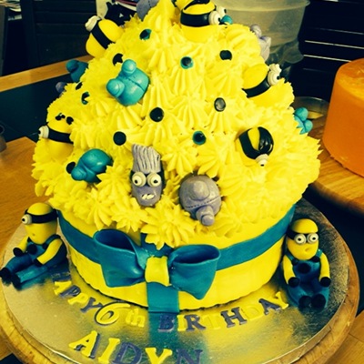 Minion Cupcake Cake