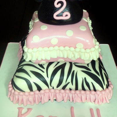 Minnie Pillow Cake