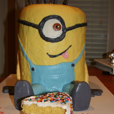 Minion Cake