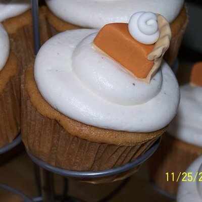 Pumpkin Pie Topped Cupcakes