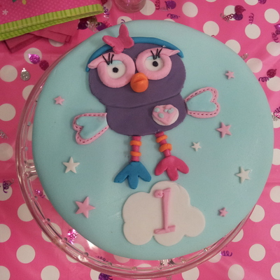 Hootabelle Owl 3 Coloured Layers Of Vanilla Cake With Buttercream And Fondant