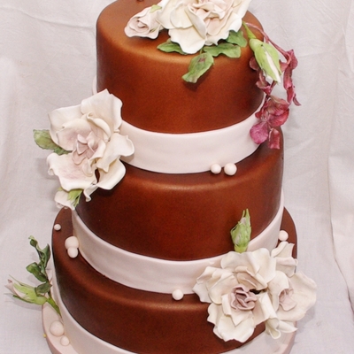 Weddingcake With Rambling Roses