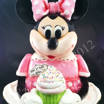 Dimensional Minnie Mouse Cake