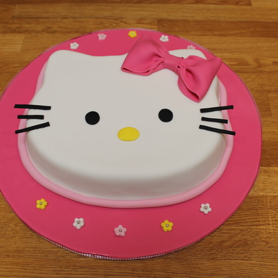 Hello Kitty Cake