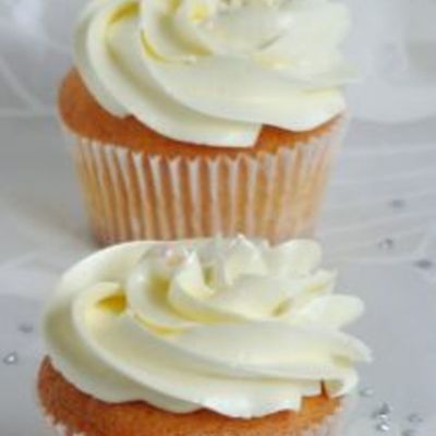 Almond Meringue Cupcakes