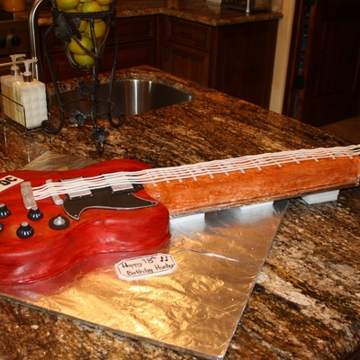 Gibson 3D Guitar Birthday Cake